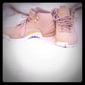 Shoes (does not have box)